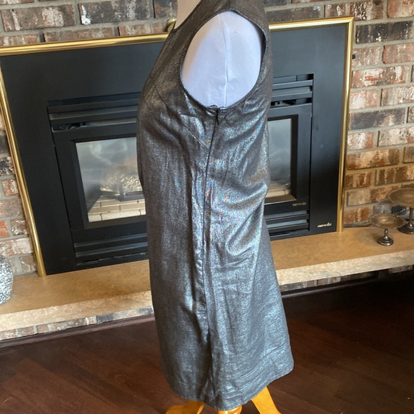 VINTAGE silver lame’ shift dress. Cute front pleat. Side zipper. Size 4 fits XS. - Picture 3 of 10